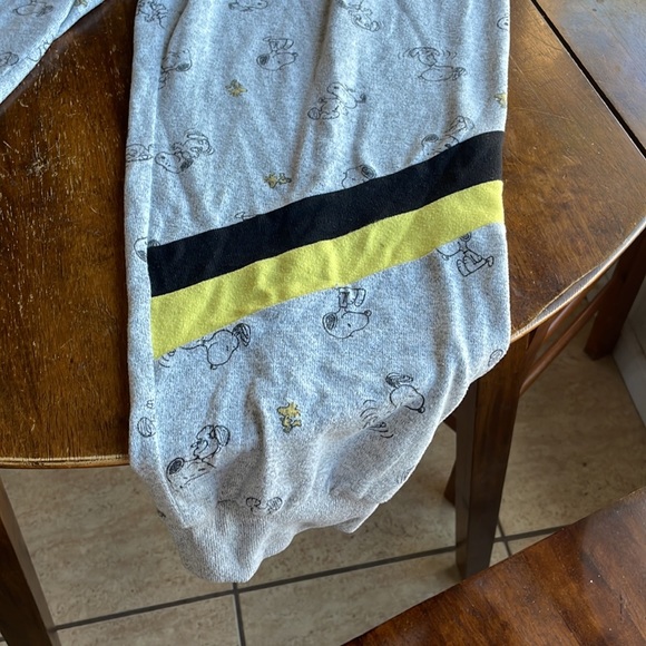 Peanuts Snoopy Sweatshirt and joggers. Size XL - Picture 7 of 8